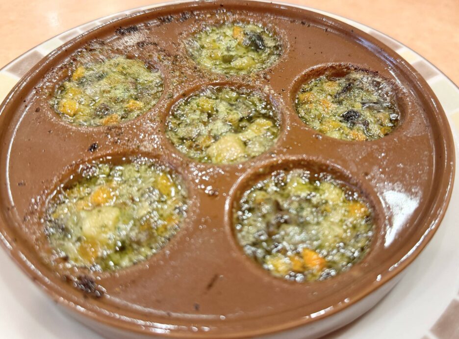 サイゼリヤでワイン！No 1エスカルゴ