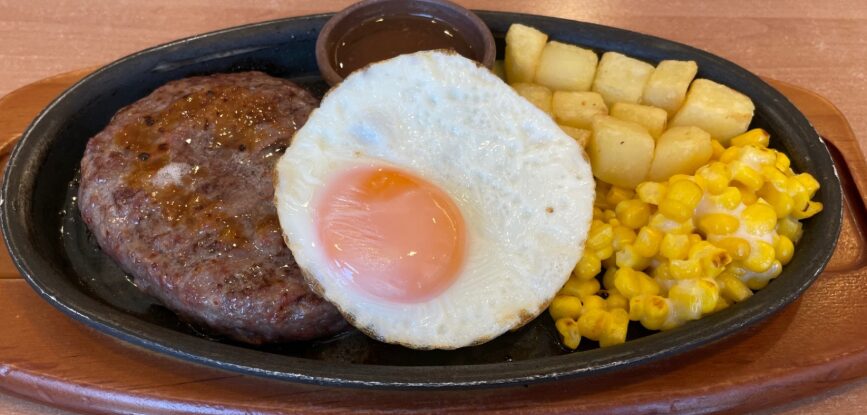 サイゼリヤでワイン！No 7ハンバーグステーキ