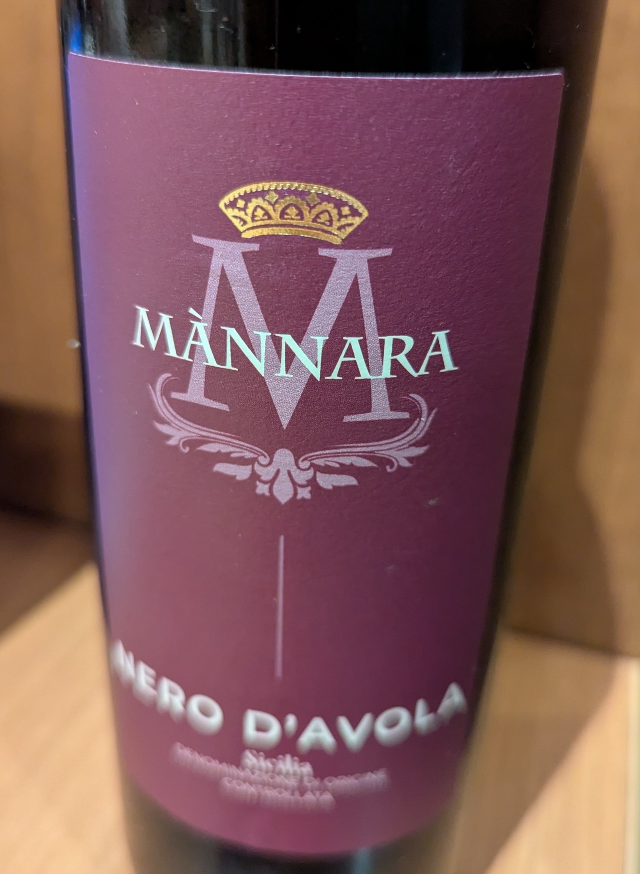 マンナラ・ネーロ・ダヴォラ　エチケット