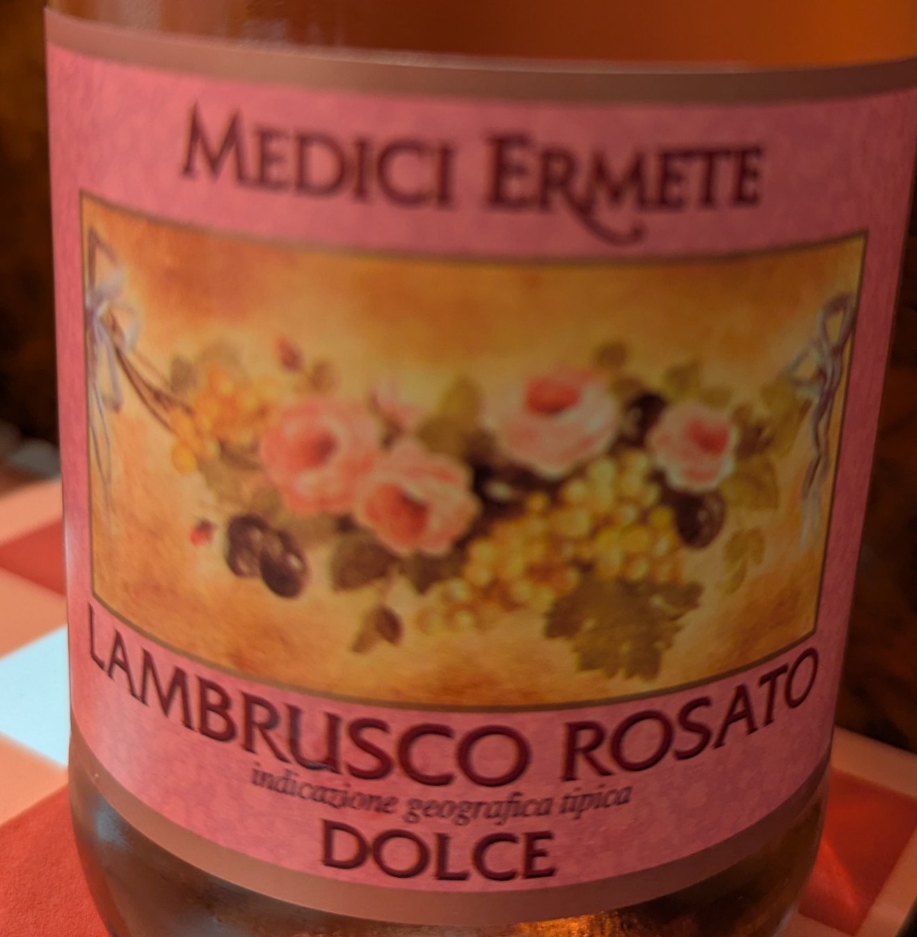 サイゼリヤ　ランブルスコロゼ（ボトル表）