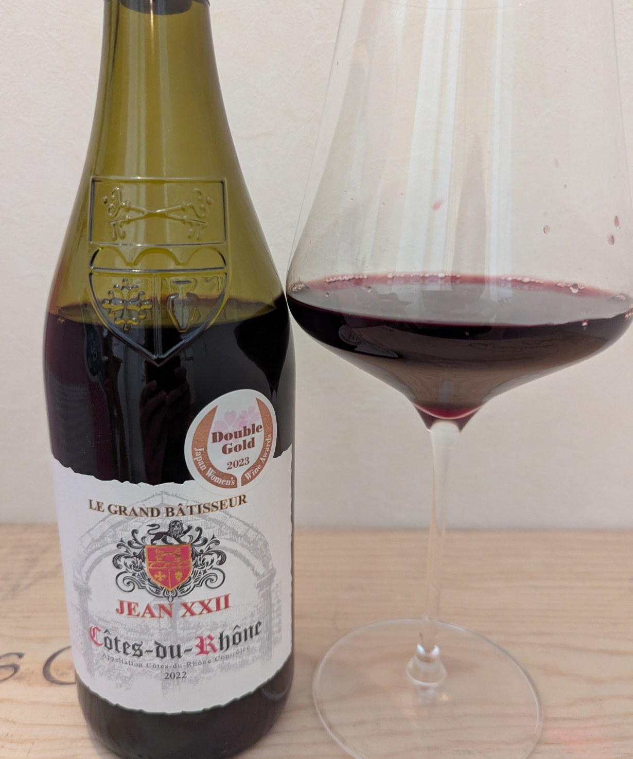 ジャン・ヴァンドュ・コート・デュ・ローヌ(ボトルとグラス)