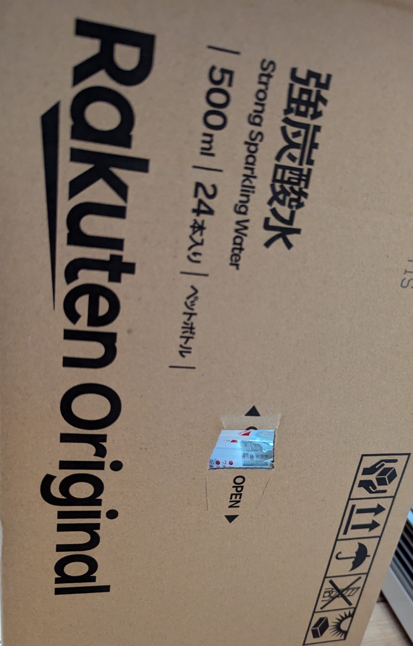 楽天オリジナルの強炭酸水(段ボールで届きます)